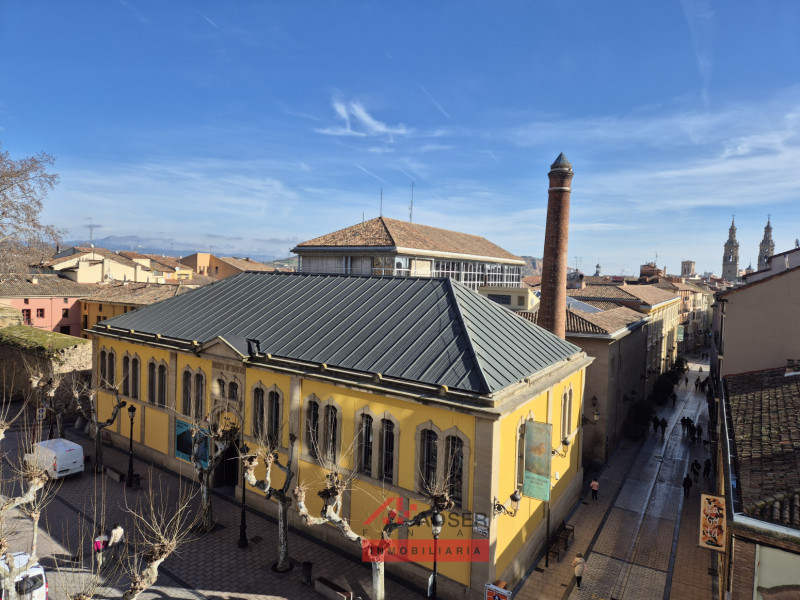 VISTAS INMEJORABLES EN PLENO CENTRO CON GARAJE 