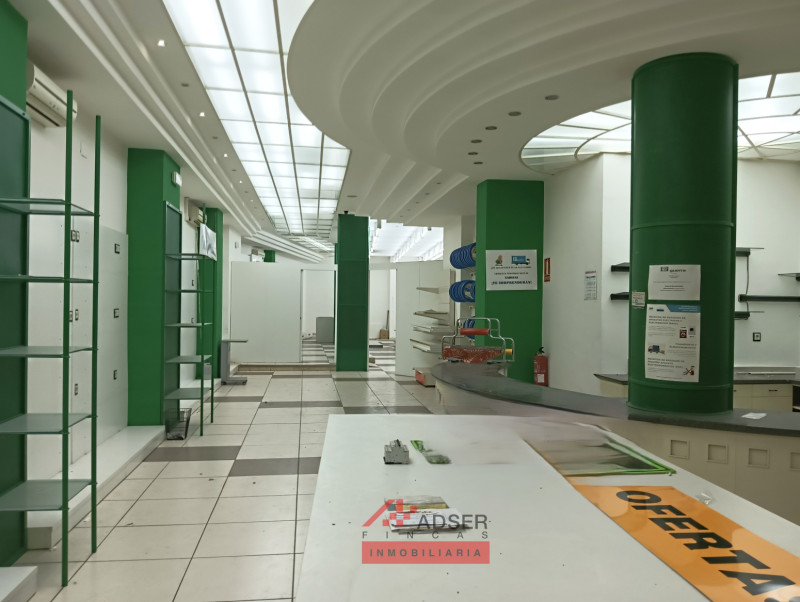 INTERESANTE LOCAL DE 330M² LOCAL COMERCIAL CÉNTRICO 