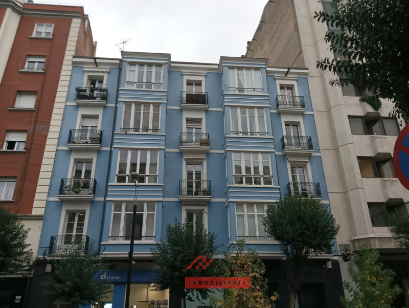 BONITA OFICINA EN ALQUILER  EN EDIFICIO EMBLEMATICO. GASTSO DE COMUNIDAD INCLUIDOS