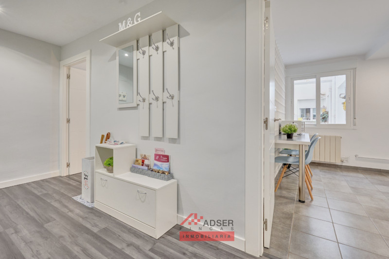 PISO JUNTO A ESCASOS METROS DE GRAN VIA REFORMADO CON TERRAZA 3 HABITACIONES , BAÑO Y ASEO.
