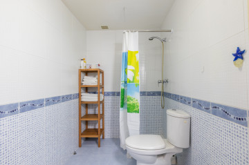 BAÑO CON DUCHA