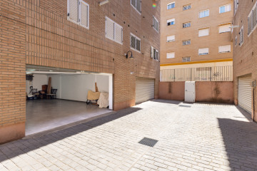 Plaza Parking