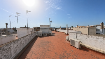 Terraza compartida situada en la tercera planta (corresponde media terraza)