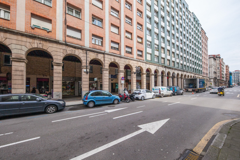 VENTA. Amplio Piso en Marques de San  Esteban, excelente ubicación. 3 habitaciones, amplio salón, cocina y baño. CALEFACCION, ASCENSOR. PLAZA DE GARAJE.