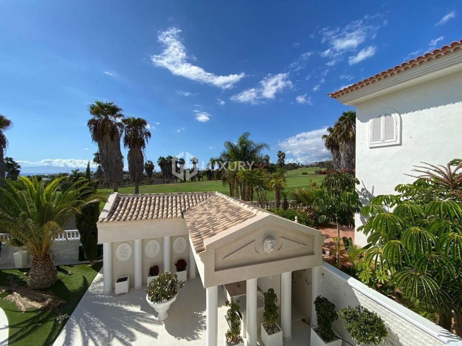 Villa de lujo con vistas impresionantes en La Caleta.