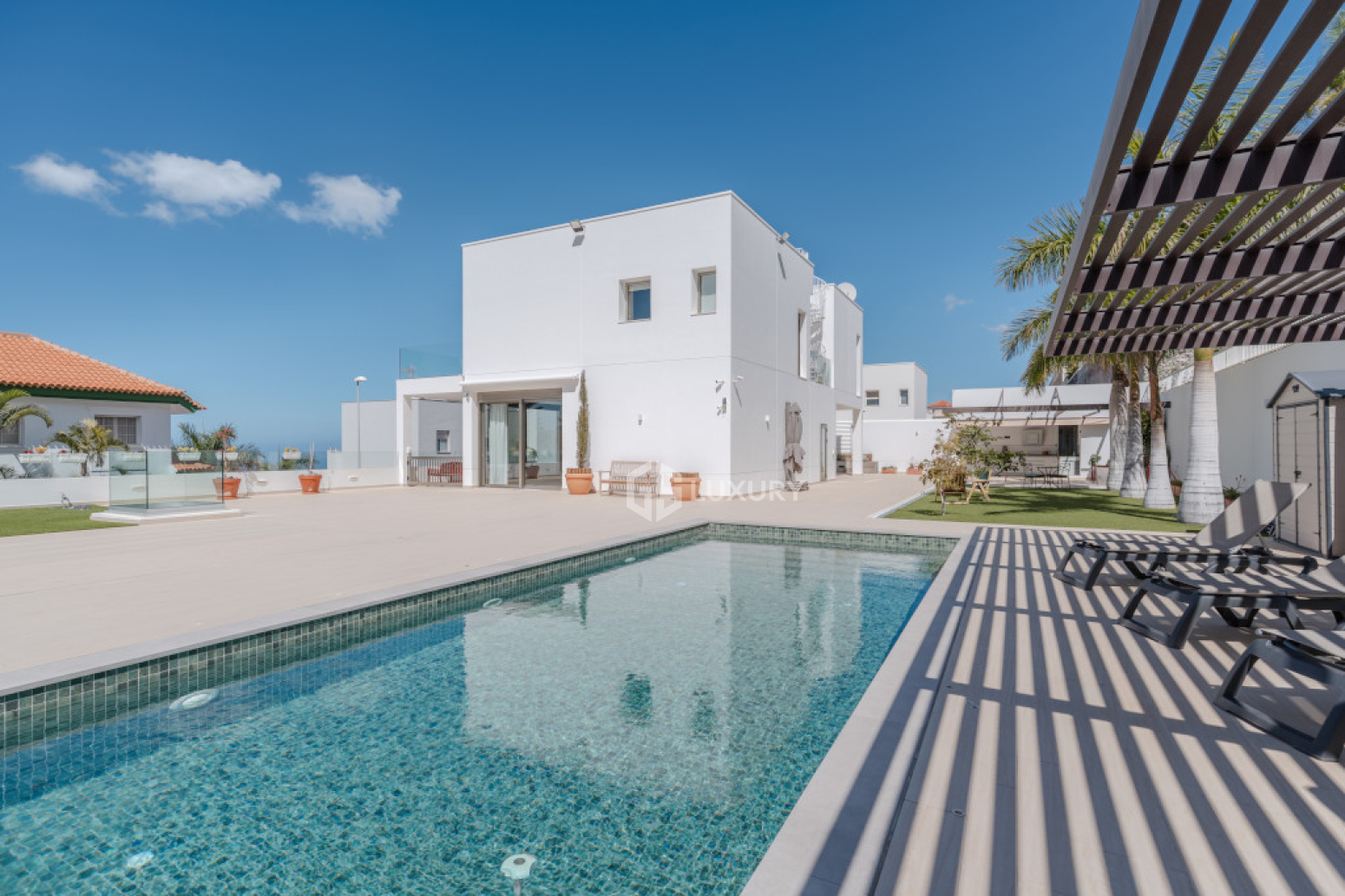 LUXURY VILLA WITH PRIVATE POOL IN ROQUE DEL CONDE
