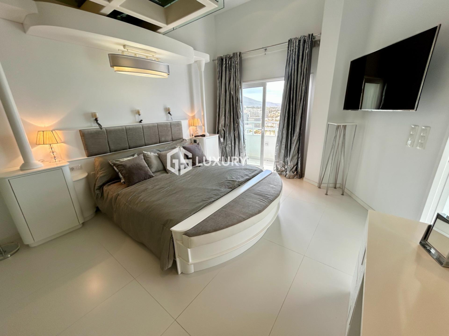 Designer penthouse on the beachfront – Playa de las Américas