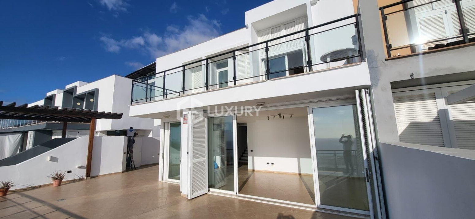Semi-detached villa with stunning sea views in San Eugenio Alto