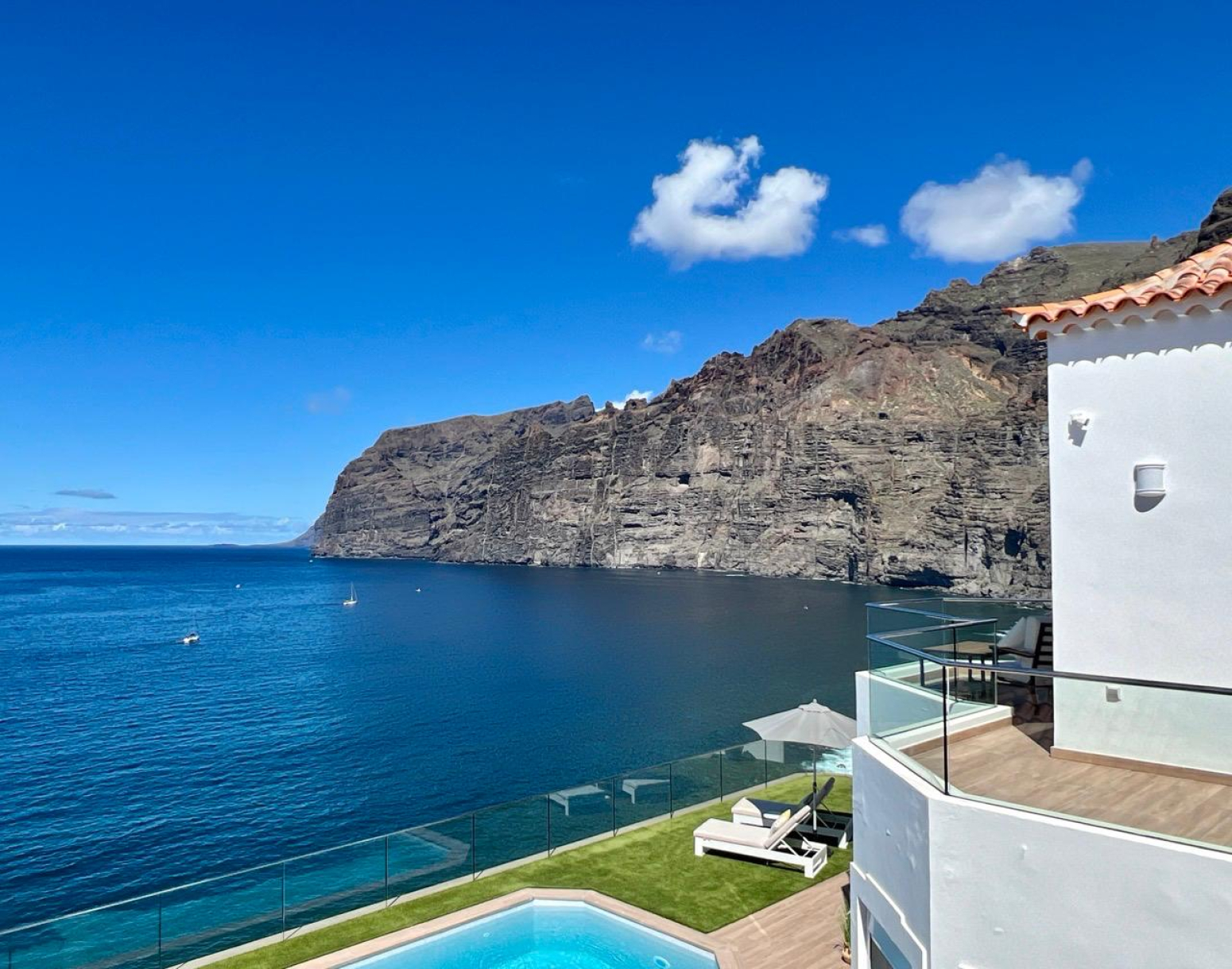 Exclusive oceanfront villa with panoramic views of the Los Gigantes Cliffs