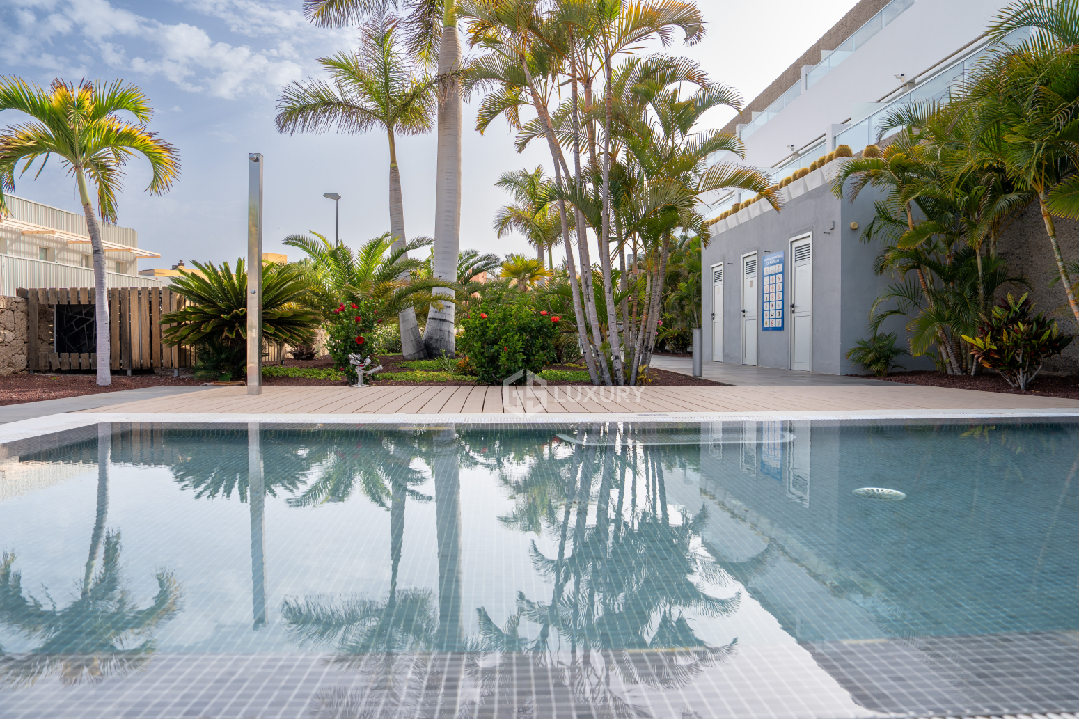 Penthouse with sea views in La Caleta