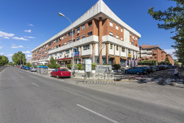 Local comercial totalmente habilitado y en pleno funcionamiento como sala de ...