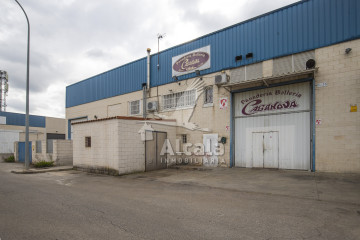 Nave industrial de 440 m2 en Alovera equipada con vivienda y acceso directo ...