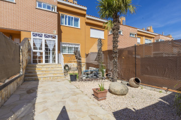 OPORTUNIDAD CHALET ADOSADO CON BUHARDILLA REFORMADO EN TORREJON DEL REY