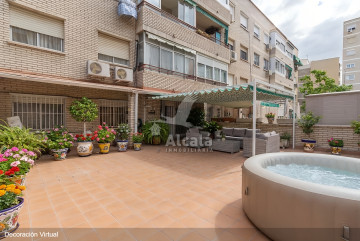 Piso de 3 dormitorios con espectacular terraza de 67 m² en Reyes Católicos