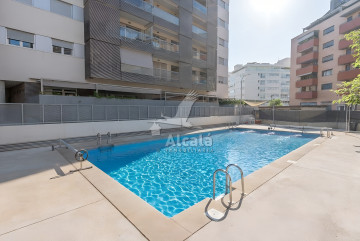PISO EN VENTA EN EL ENSANCHE CON 3 HABITACIONES Y TERRAZA EN URBANIZACION PRI...