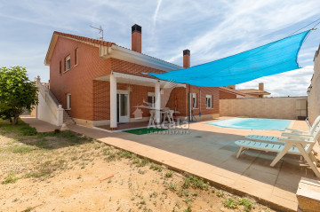 Espectacular chalet independiente con piscina y posibilidad de dos viviendas ...