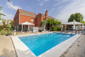 Estupendo chalet independiente en una sola planta,con piscina privada en Cama...
