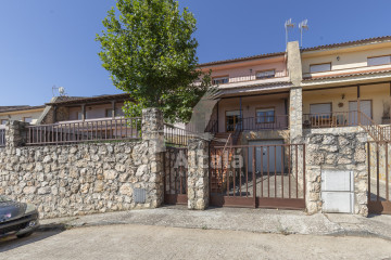 Chalet adosado en Alocén (Guadalajara) — Vistas al Embalse de Entrepeñas ...