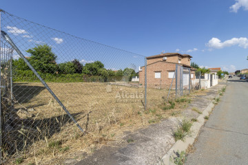 Terreno en urbanización Medina Azahara