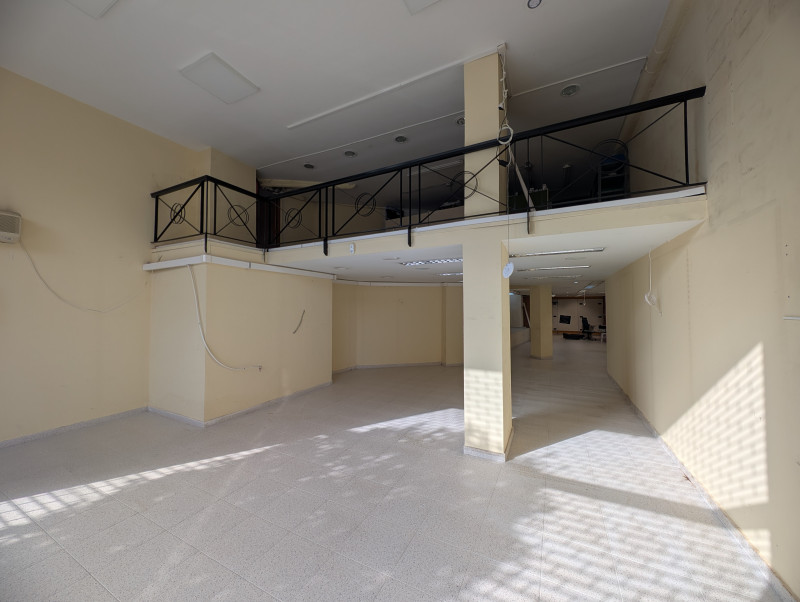 Local comercial 428 m² en centro de Colindres