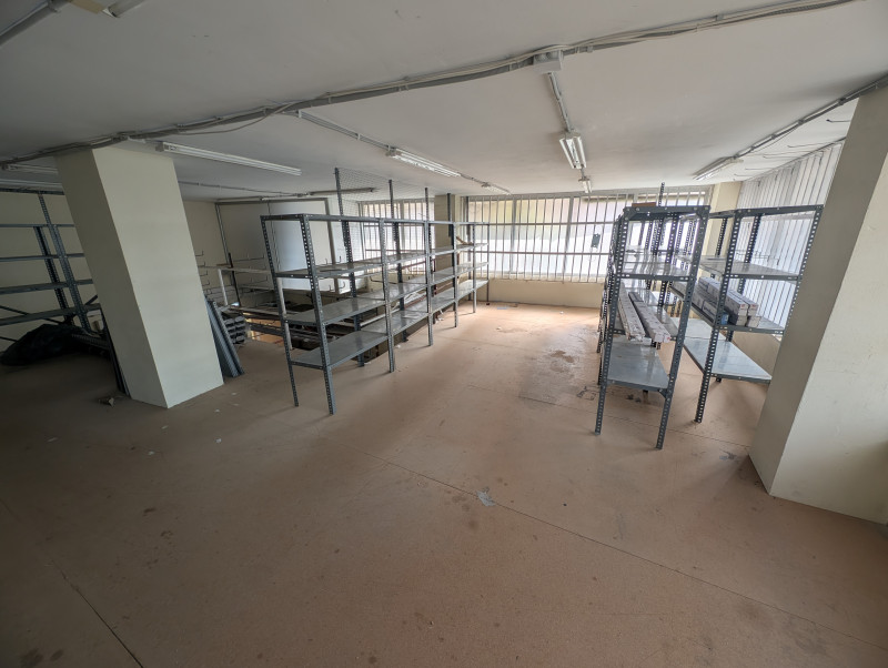 Local comercial 428 m² en centro de Colindres