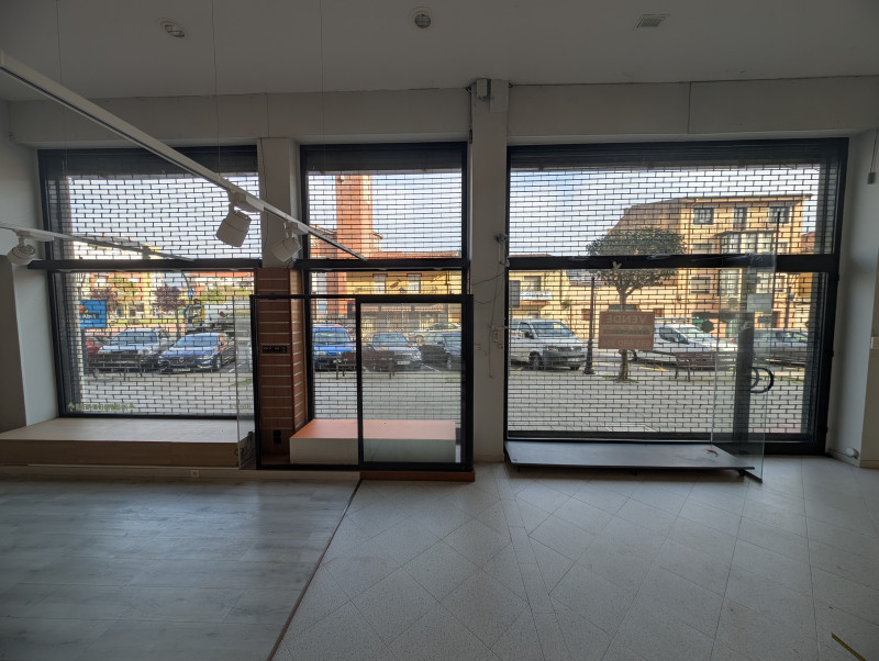 Local comercial 428 m² en centro de Colindres