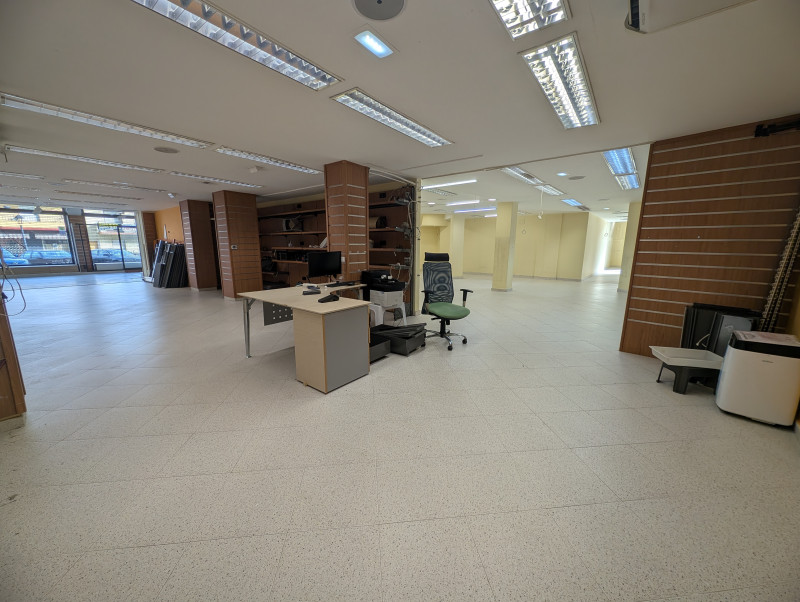 Local comercial 428 m² en centro de Colindres