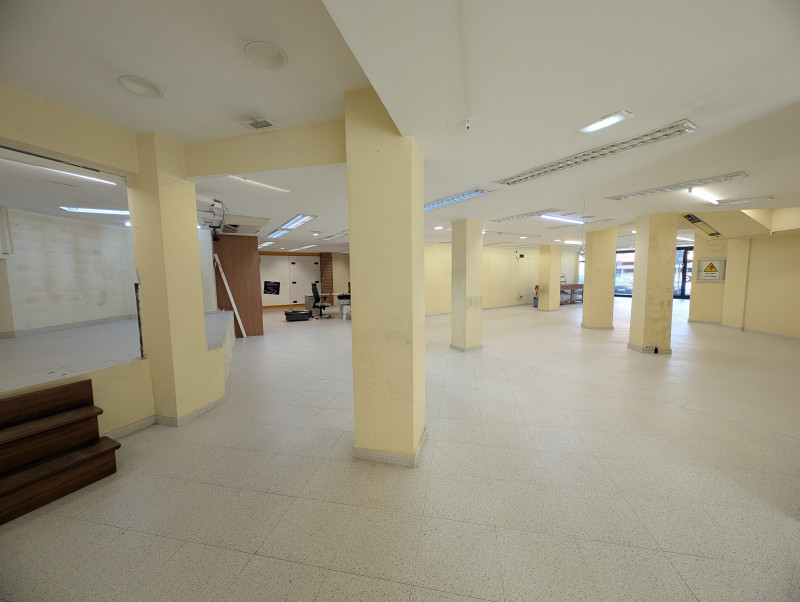 Local comercial 428 m² en centro de Colindres