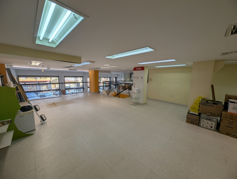 Local comercial 428 m² en centro de Colindres