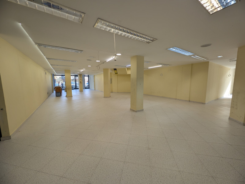 Local comercial 428 m² en centro de Colindres