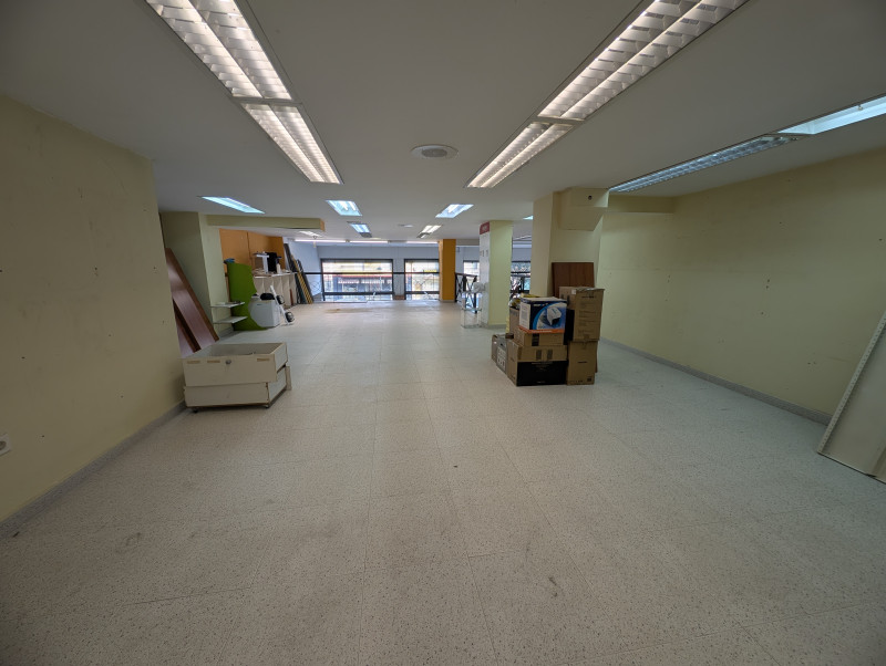 Local comercial 428 m² en centro de Colindres