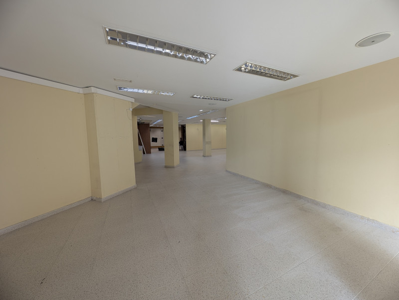 Local comercial 428 m² en centro de Colindres