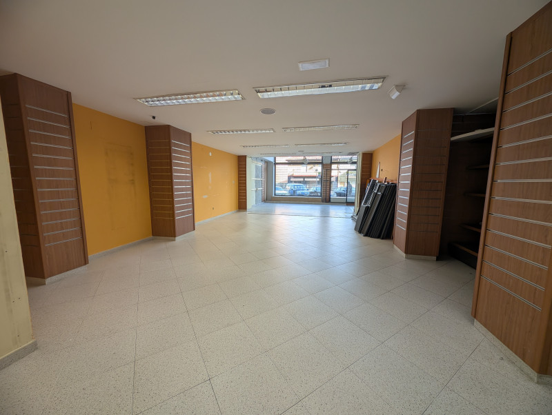 Local comercial 428 m² en centro de Colindres