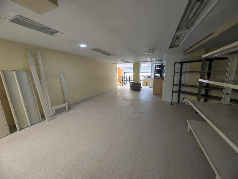 Local comercial 428 m² en centro de Colindres