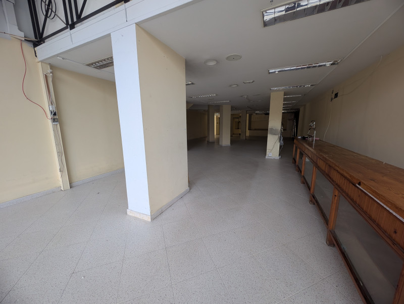 Local comercial 428 m² en centro de Colindres