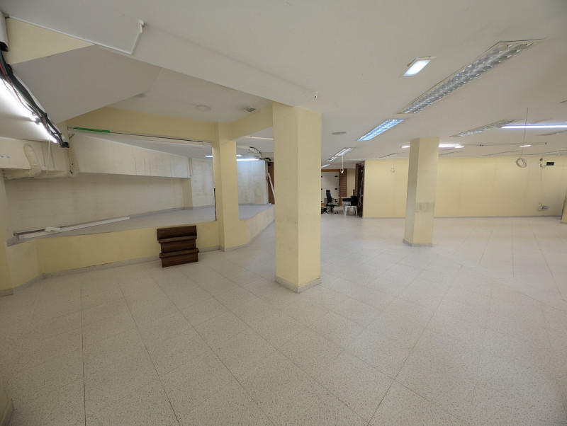 Local comercial 428 m² en centro de Colindres