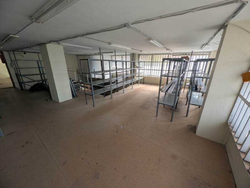 Local comercial 428 m² en centro de Colindres