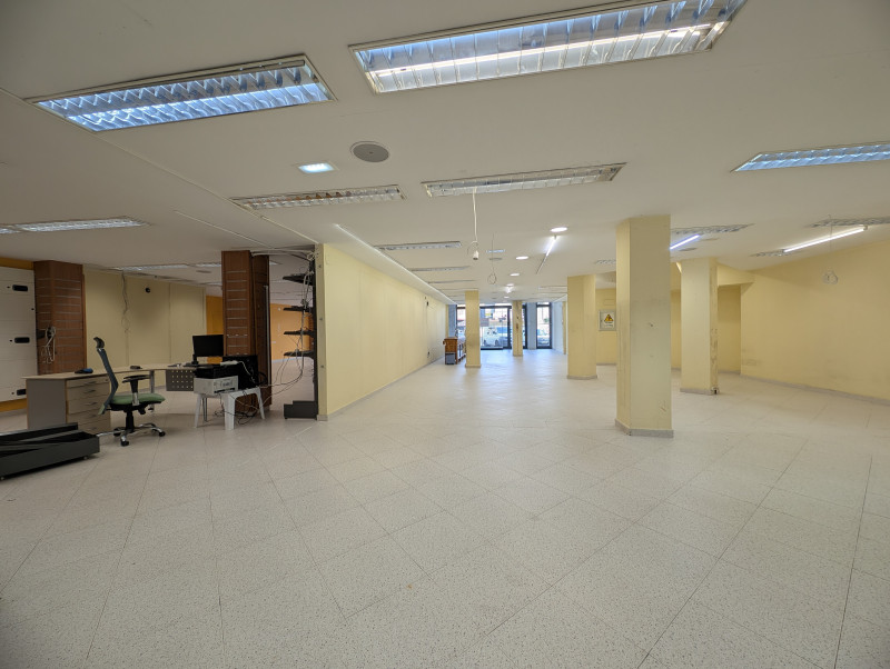 Local comercial 428 m² en centro de Colindres
