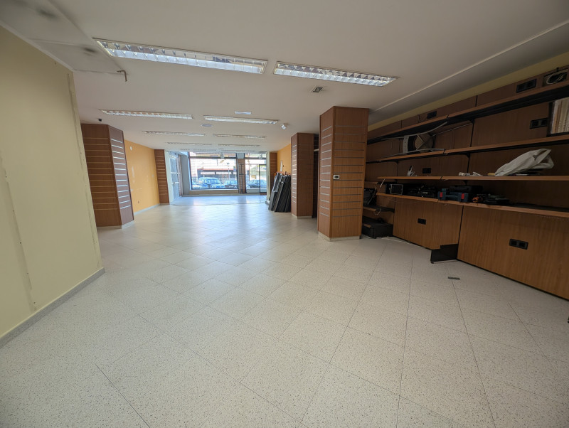 Local comercial 428 m² en centro de Colindres