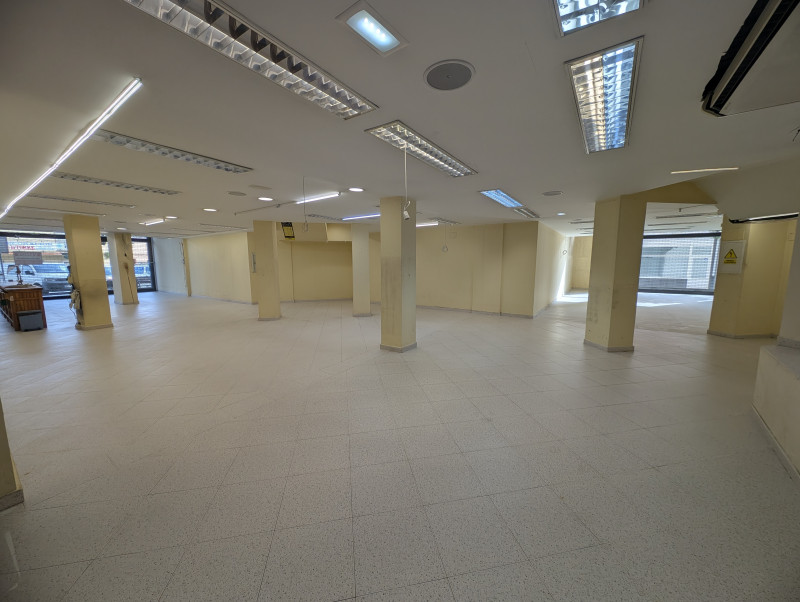 Local comercial 428 m² en centro de Colindres