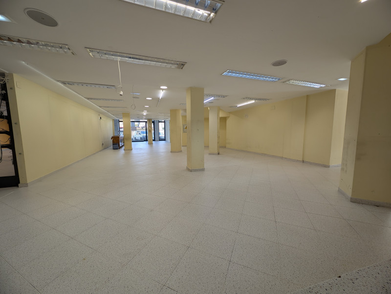 Local comercial 428 m² en centro de Colindres