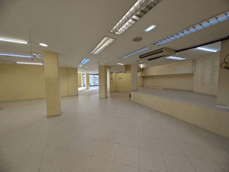 Local comercial 428 m² en centro de Colindres