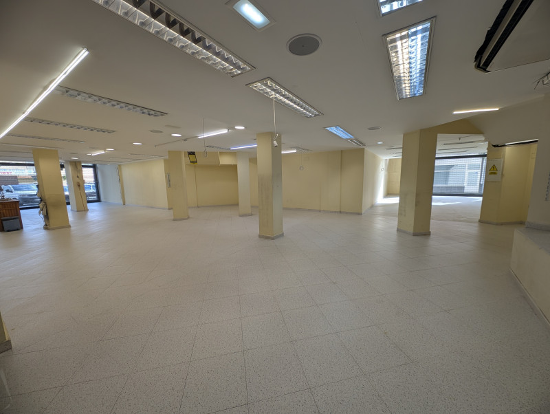 Local comercial 428 m² en centro de Colindres