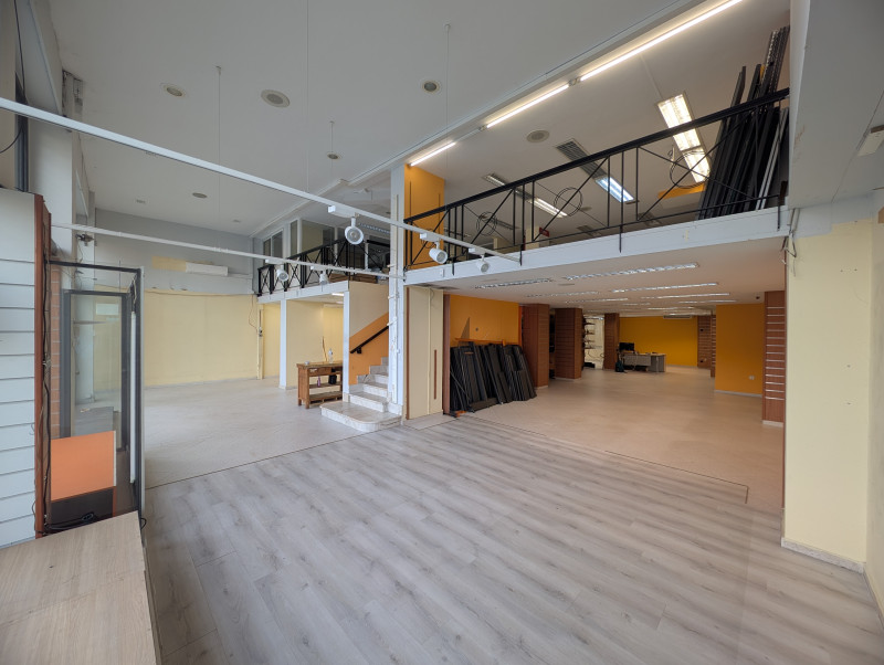 Local comercial 428 m² en centro de Colindres