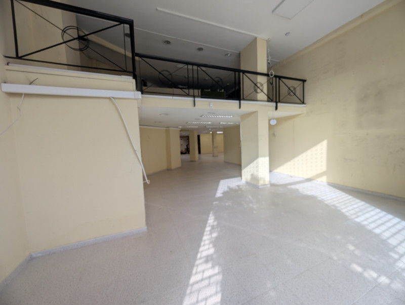 Local comercial 428 m² en centro de Colindres