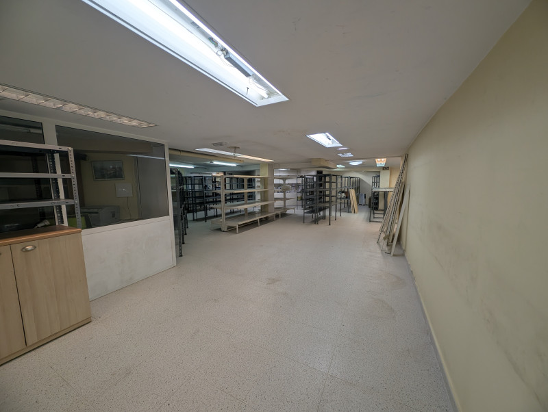 Local comercial 428 m² en centro de Colindres