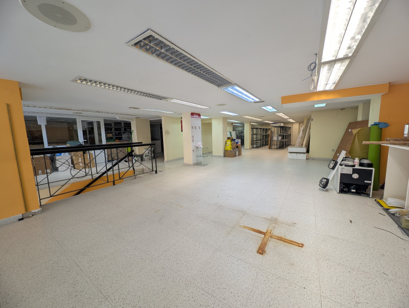 Local comercial 428 m² en centro de Colindres