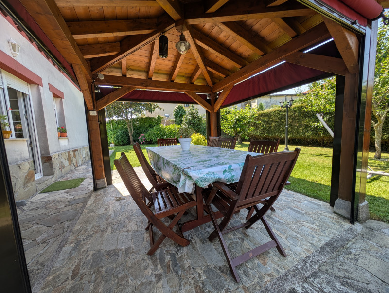 Chalet de una planta con piscina privada en Voto