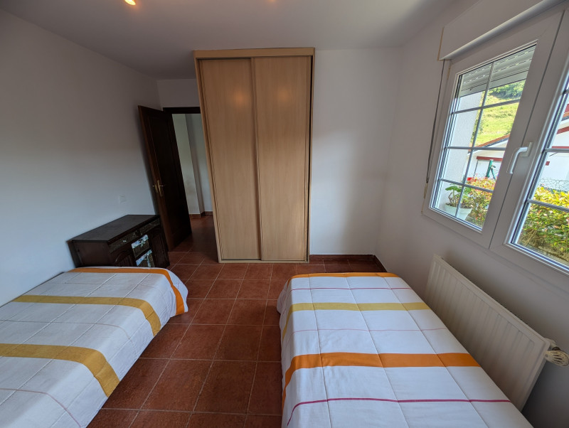 Chalet de una planta con piscina privada en Voto