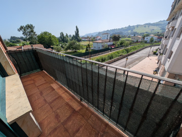 Piso de 2 habitaciones con 2 terraza en Colindres